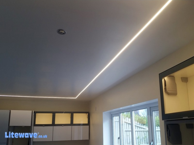 Dotlesss Line of light LEDs in Ceiling